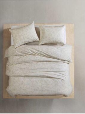 Calvin Klein King Cotton Beige Yellow Leaves a
Minimalist Duvet Cover 2 Shams